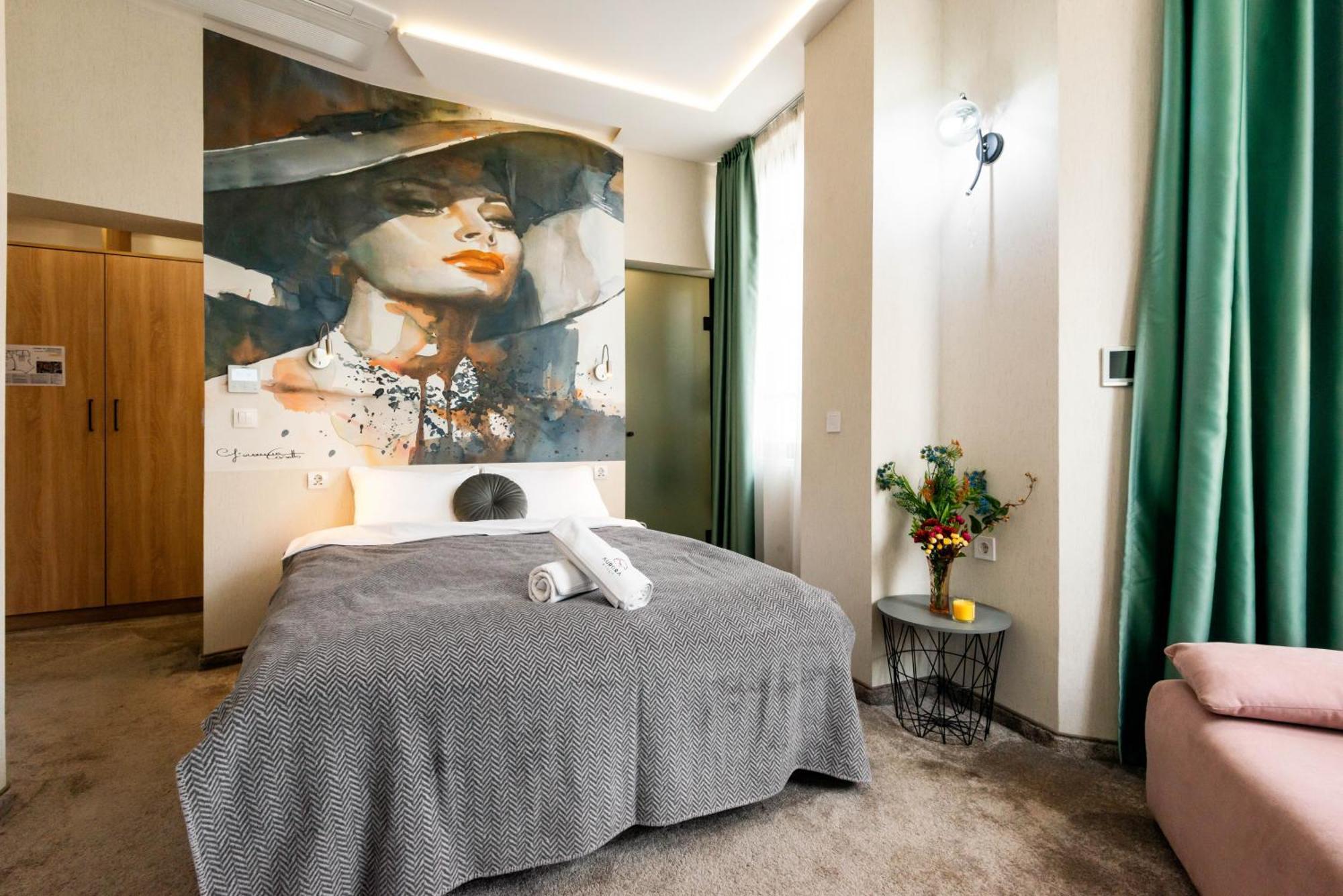 Otel Aurora Hills 2*