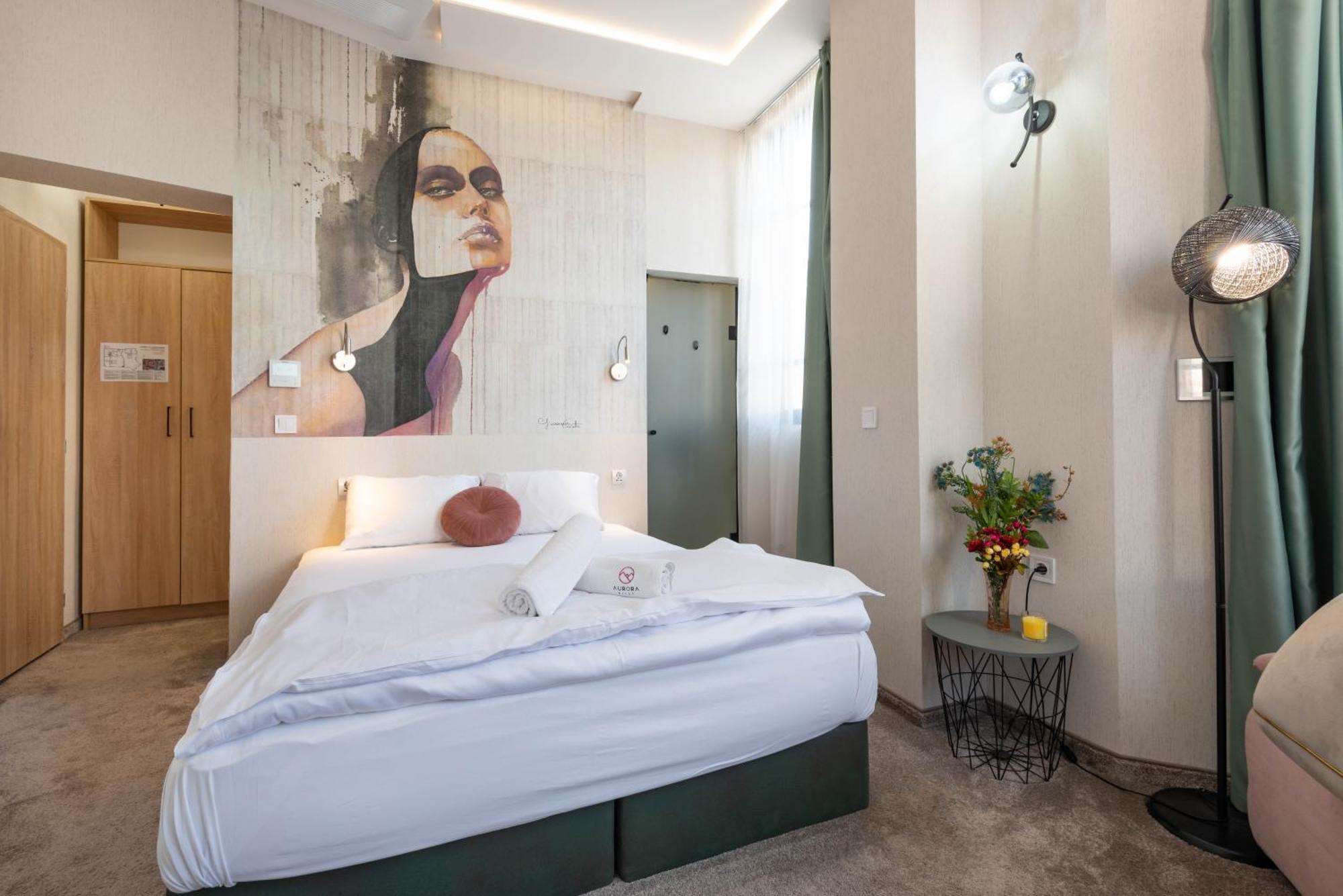 Otel Aurora Hills 2*