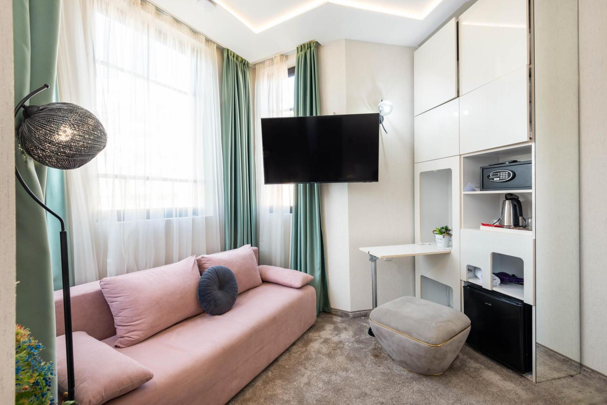 Hotel Aurora Hills 2*
